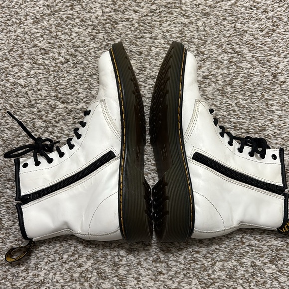 Dr. Marten youth girls patent leather white lace up boots 4 - Picture 4 of 9